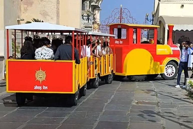 udaipur toy train palace