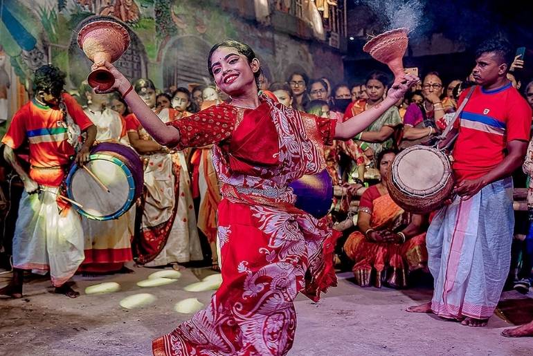 dhunuchi naach 