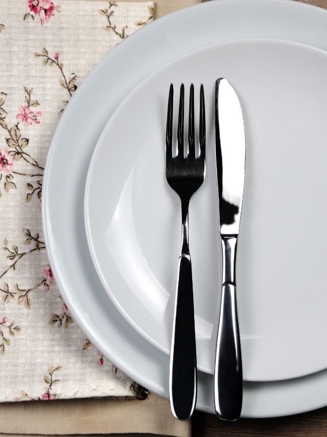 7 Dining Etiquette Rules Around The World You Need To Know!