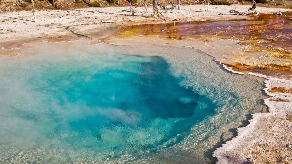 Fujairah Has A Hidden Sulphur Pool That Is Believed To Be Therapeutic For The Skin!