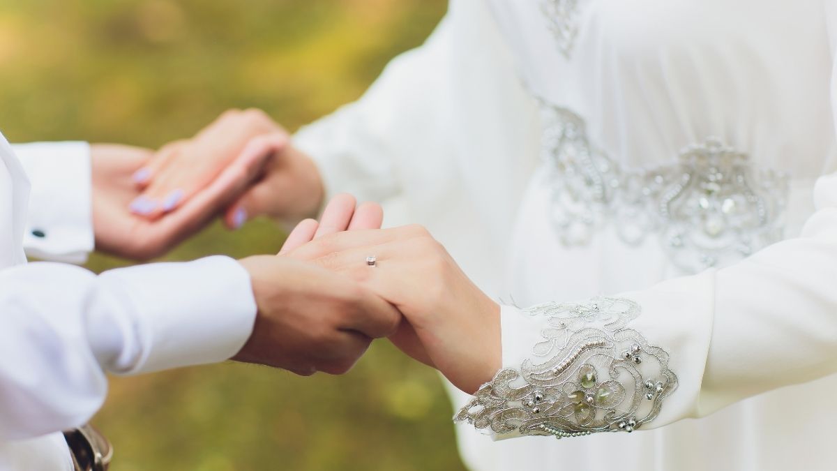 For Just AED800, Couples In Abu Dhabi Can Get Legally Married Online Using THIS Government App