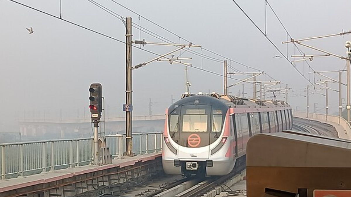 Delhi Metro To Run Extra Trains In Early Hours To Manage Chhath Puja Returnees; Adds Additional Train Services To Curb Pollution Delhi Metro To Run Extra Trains In Early Hours To Manage Chhath Puja Returnees; Adds Additional Train Services To Curb Pollution
