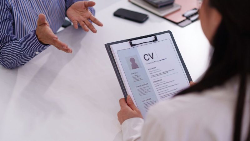 MoHRE Alerts UAE Jobseekers Of Fake Job & Visa Scams, Plans New Contract–Residency Rules MoHRE Alerts UAE Jobseekers Of Fake Job & Visa Scams, Plans New Contract–Residency Rules