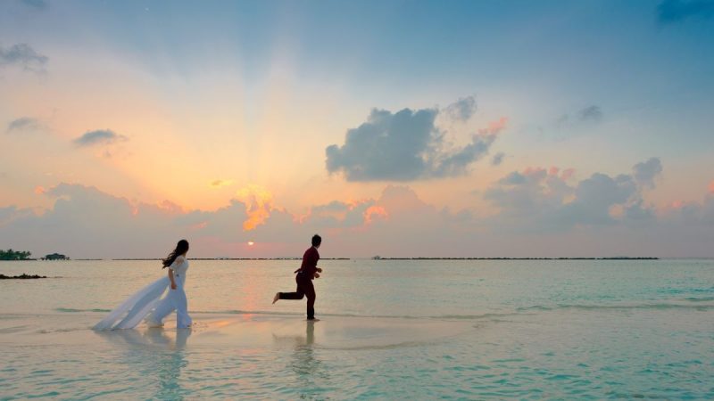 Indian Couples Are Spending ₹1-2 Lakh On Average On Honeymoons That Go Beyond Just Relaxing At Beach Resorts Indian Couples Are Spending ₹1-2 Lakh On Average On Honeymoons That Go Beyond Just Relaxing At Beach Resorts