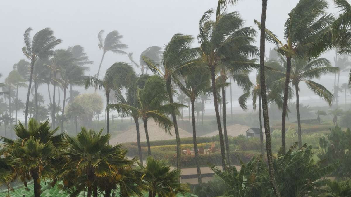 Jamaica Braces For Hurricane Melissa: Powerful Storms & Floods Expected, 2 Major Airports Shut Down