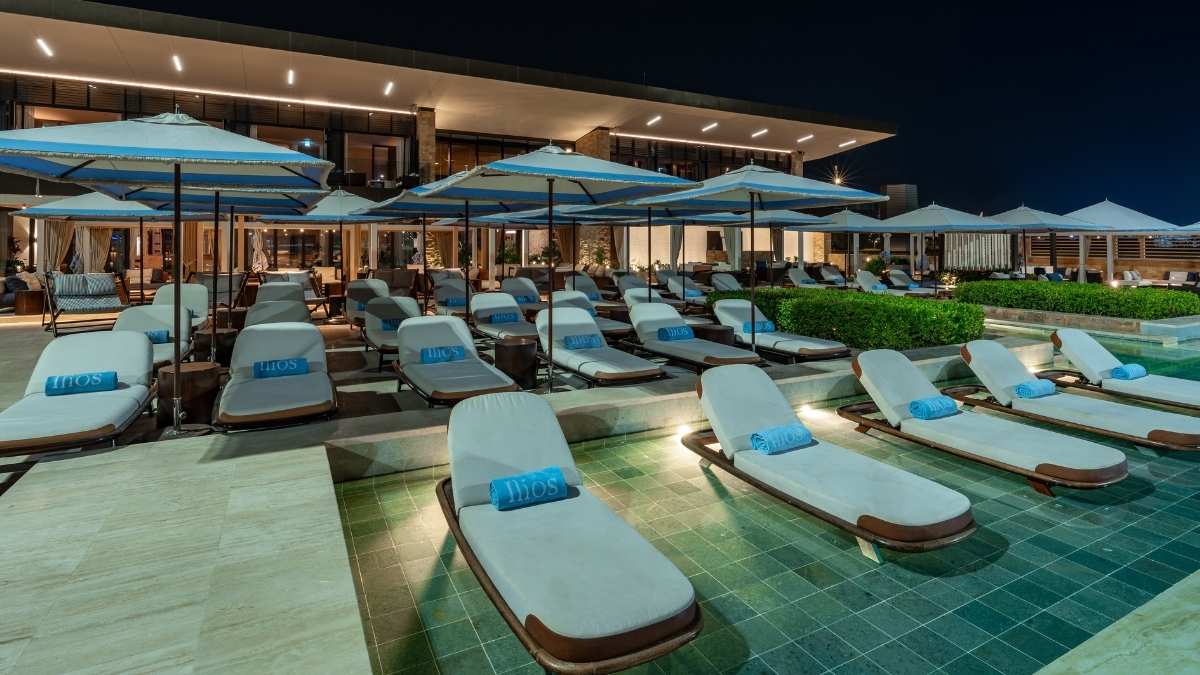 Swim Under The Glow Of The Harvest Supermoon At This Abu Dhabi Beach Club