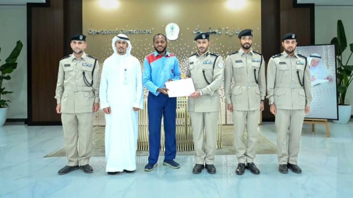 Honest Taxi Driver In Sharjah Rewarded By Police After Returning Lost Phone