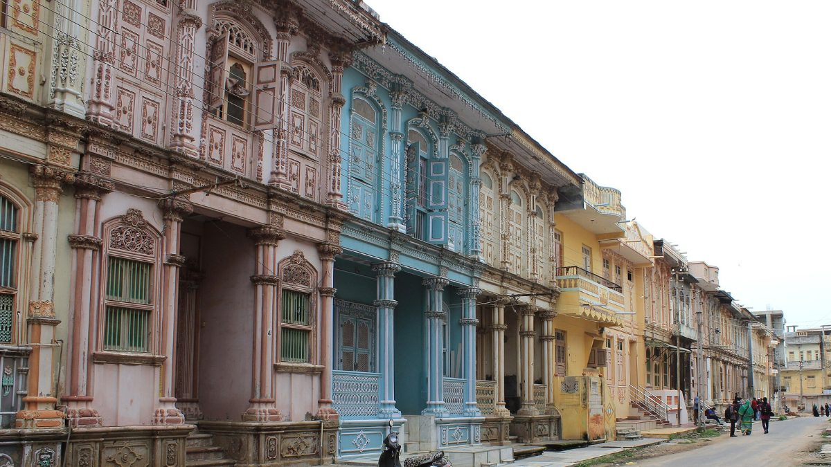 This Hidden Gem In Gujarat Will Transport You To Europe With Its Colourful Bohra Havelis & Old-World Architecture