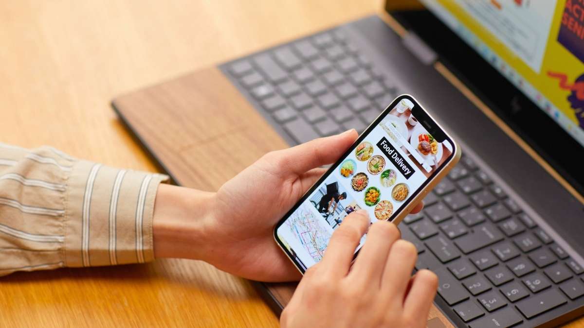 Delhi Restaurant Accuses Zomato Of Manipulation After Eatery Shows ‘Unavailable’ At Peak Hours