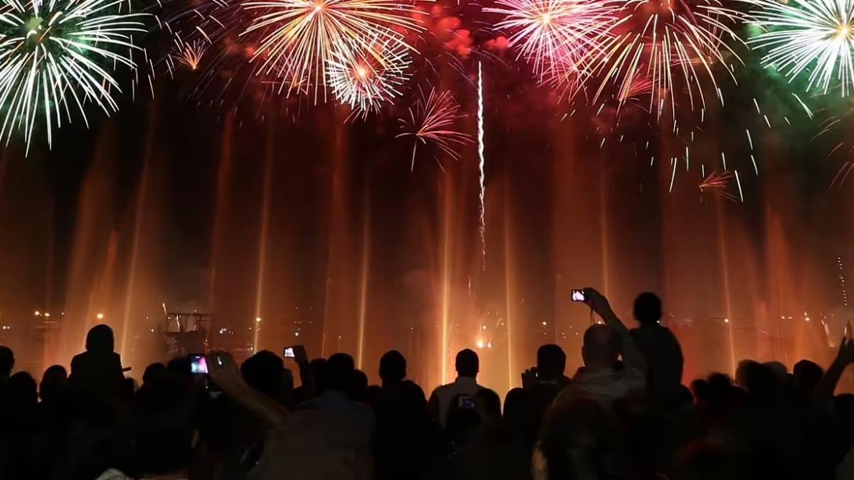 7 Best Eid Al Etihad Firework Displays Across UAE To Mark Your Calendars For