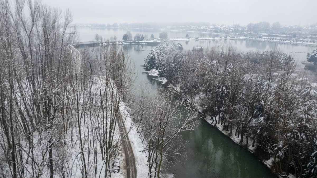 Srinagar Records Coldest Night Of The Season At -3.2°C; Cold Wave Hits Kashmir