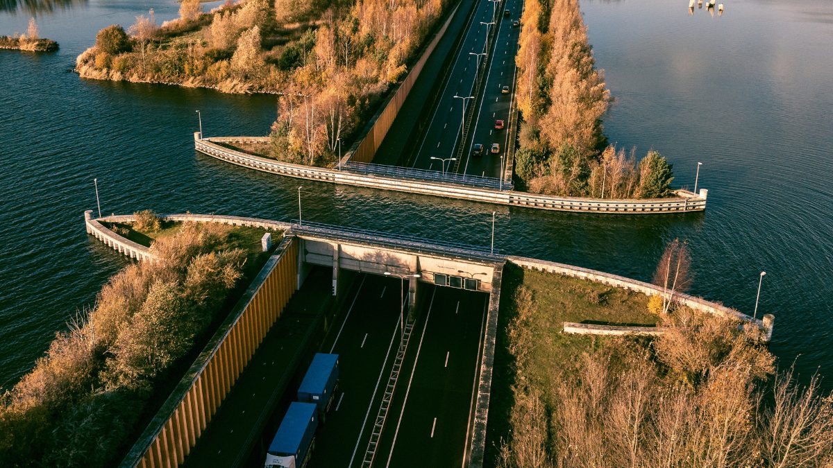 This 25-Metre Bridge In The Netherlands Lets An Entire Lake Flow Over A Highway, And It Works Perfectly