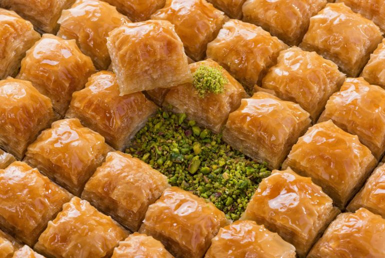 how to eat baklava