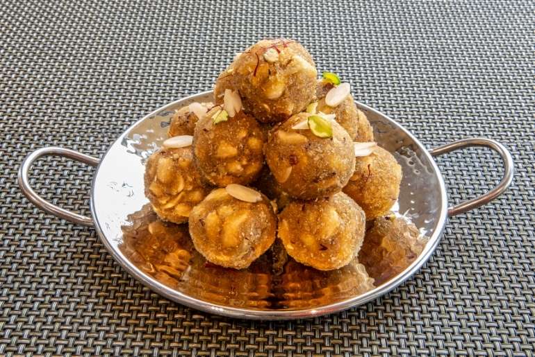 Gond laddoo