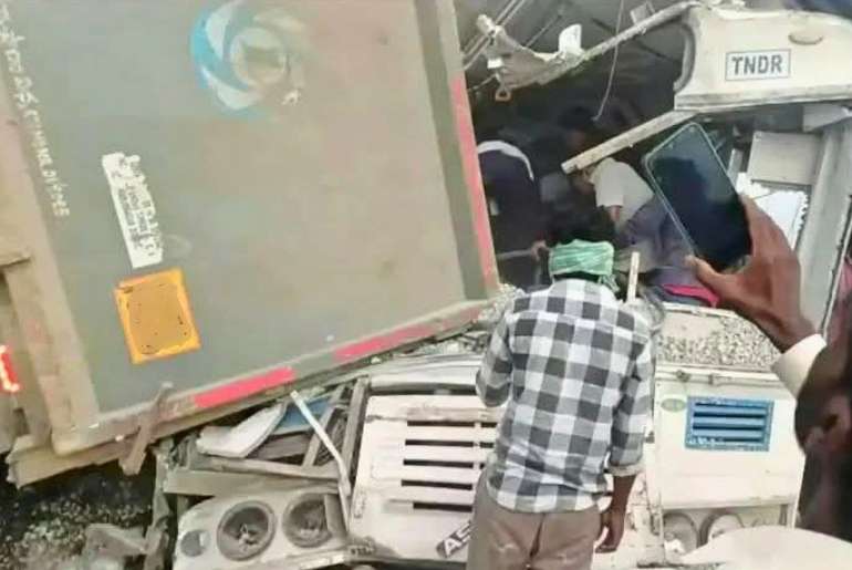 truck bus collision Telangana