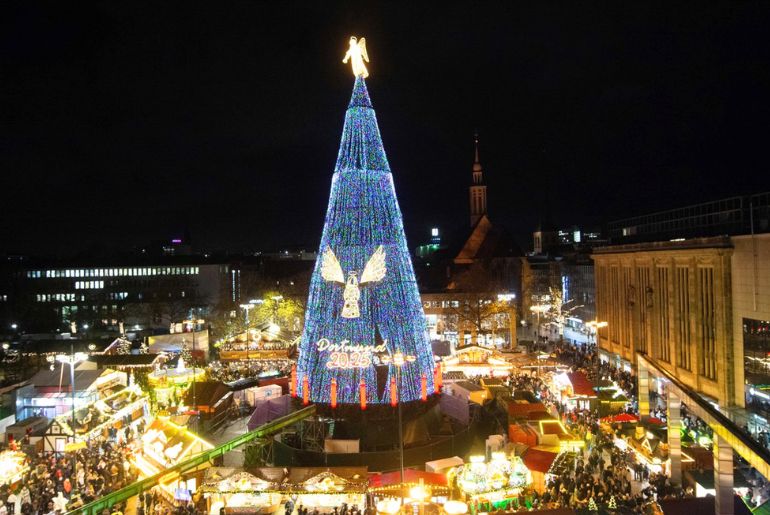 Iconic Christmas trees in world 