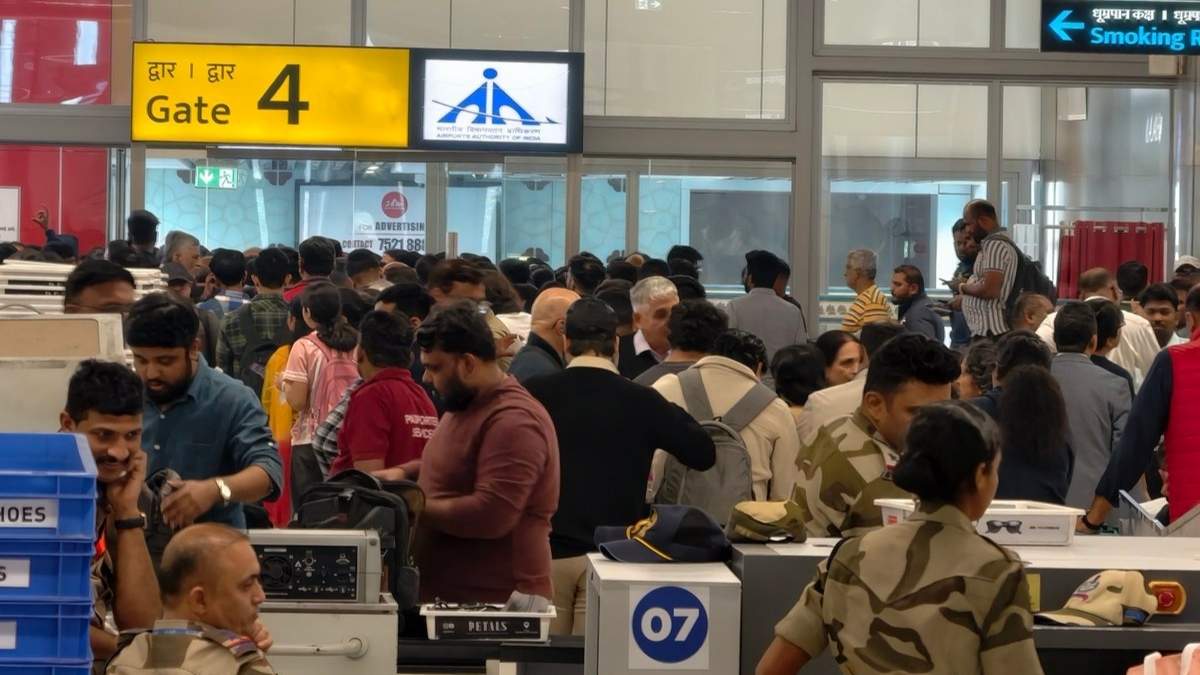 Airport Chaos: IndiGo Cancels 300+ Flights After DGCA Rules; Delhi & Mumbai Worst Affected