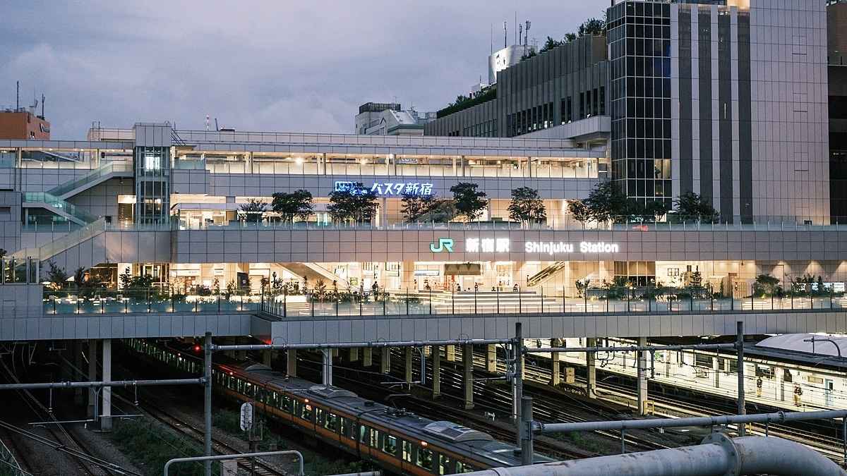THIS Is The World’s Busiest Railway Station With 200 Entry Gates, 36 Platforms, & More