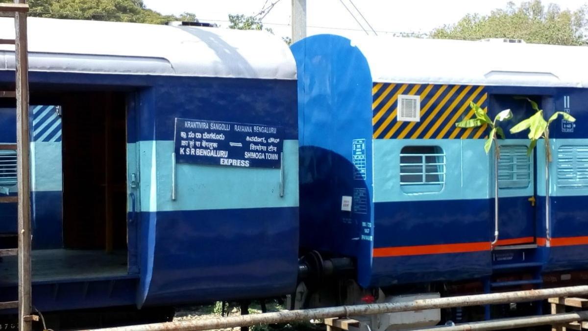 Why Do Indian Train Coaches Have Yellow And Red Colour Stripes? The Reason Is Surprising!