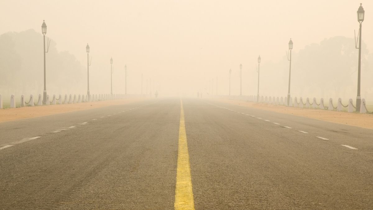 Fog Alert In Delhi! 150+ Flights Cancelled, 27 Trains Delayed; Airport Issues Advisory