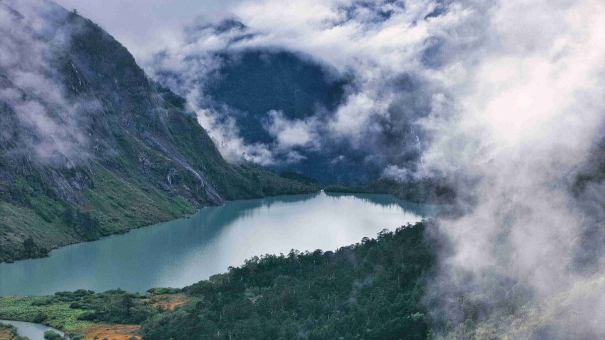 Forests, Glacial Lakes And Adventorous Trek Routes Make THIS Arunachal Valley A Must-Visit