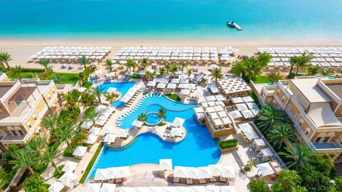 Hotel Avalon Rebrands To Holiday Inn Dubai Village Circle With 349 Keys, Outdoor Pool & More