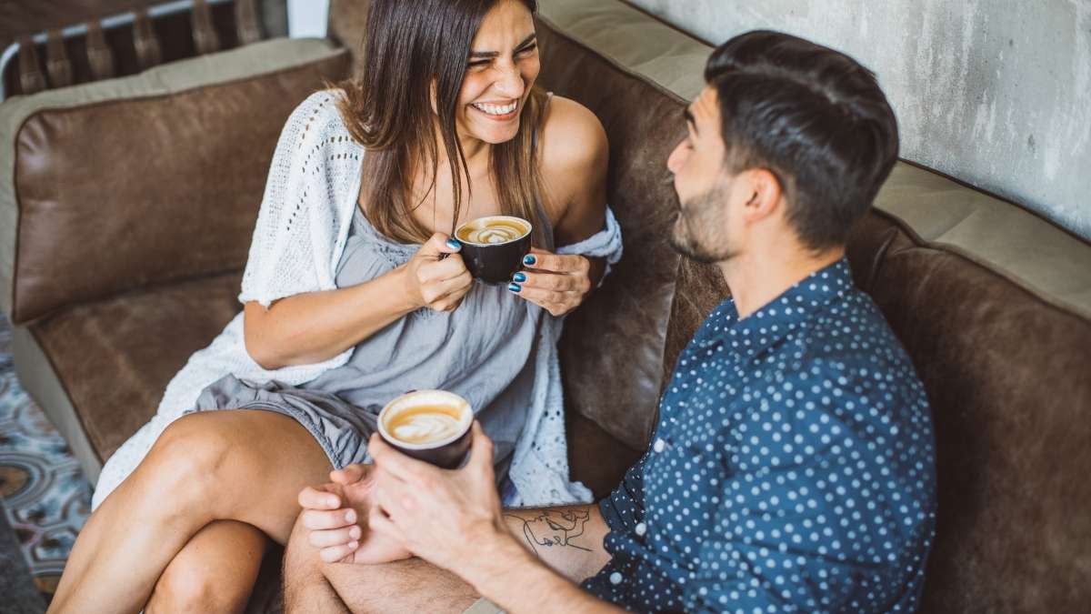 88% Indian Gen Z & Millennials Update Dating Profiles Before Travelling Home For Holidays