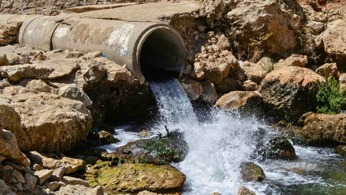 Why Is ‘India’s Cleanest City’ Facing A Water Contamination Crisis? 6 Cities At Similar Risk