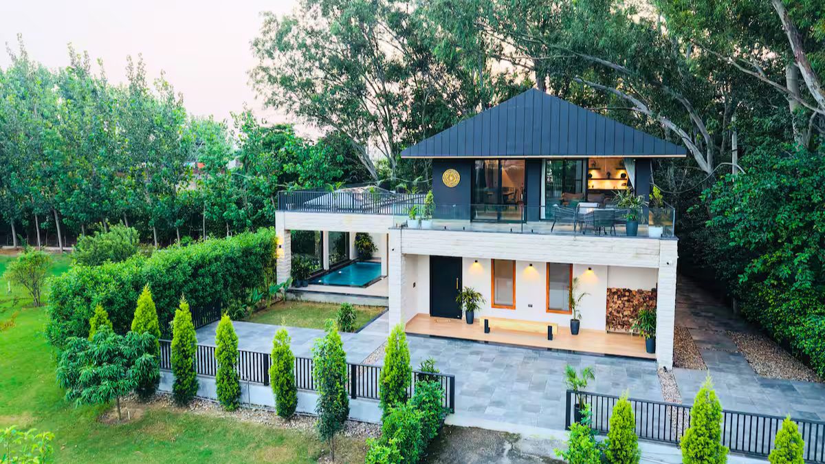 At ₹13,695/N, Stay In A Luxurious Farmhouse In Jalandhar With Private Pool & Lush Outdoors