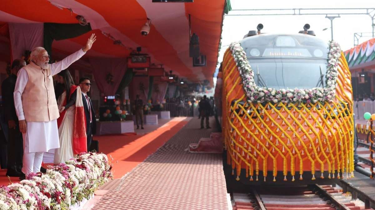 India’s 1st Vande Bharat Sleeper Train On Howrah–Guwahati Route Flagged Off By PM Modi