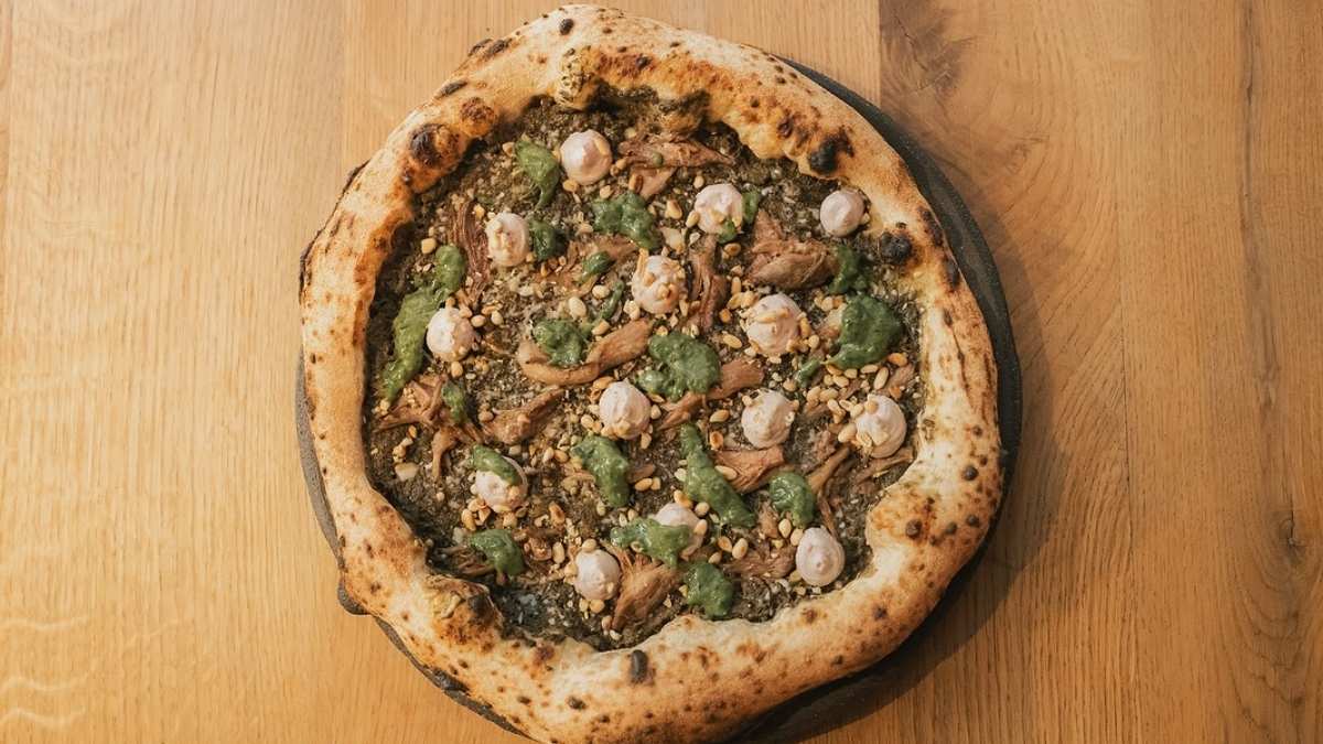 Ancient Pizza In 2026? Made With 2000-Y0 Roman Ingredients, This Pizzeria Takes You Back In Time