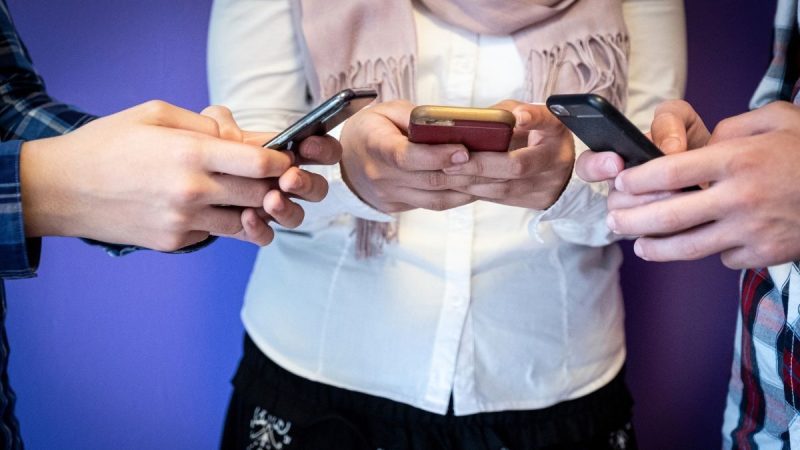 Himachal Pradesh Bans Mobile Phones In All Schools From March 1; ₹500 Fine For Violators