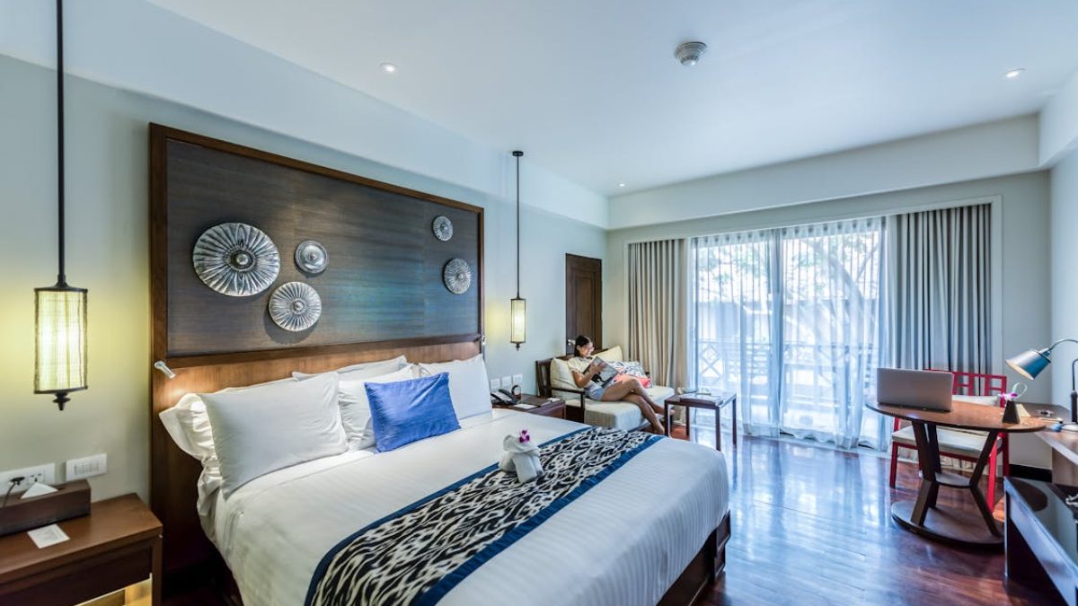 Are Corner Rooms Of Hotel Bigger Than Other Rooms? Travel Vlogger Spills Secret Tip