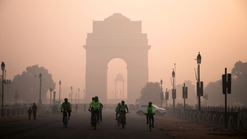 India Weather Update: Delhi Temp To Drop To 2–4°C, Mumbai Wakes Up To Smog, J&K To Get Snowfall
