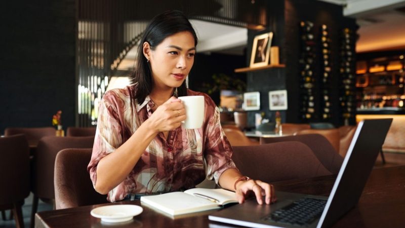 Occupying A Table For Too Long At Bengaluru Cafes Might Cost You Extra Soon!