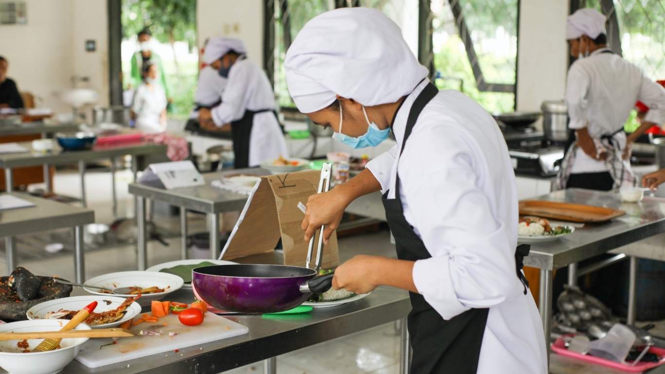 Abu Dhabi Tightens Food Safety Checks Ahead Of Eid Al Fitr 2026