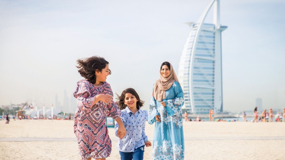 Dubai Deploys 2,800 Workers, Rolls Out Eid Beach & Safety Plan