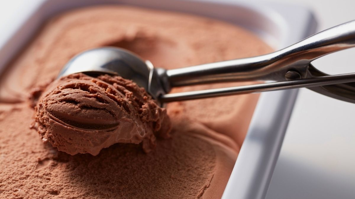 Are You Storing Ice Cream Wrong? These 2 Easy Tricks Will Help You Avoid The Top Icy Layer!