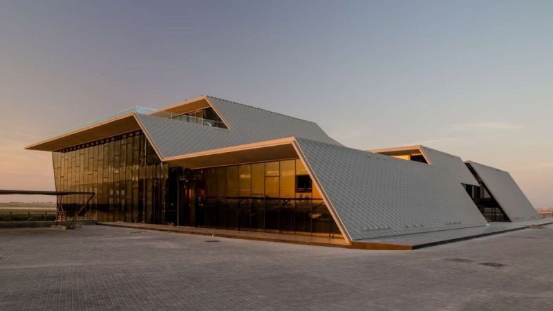 7 Must-Try Restaurants Near Dubai That Deserve A Road Trip