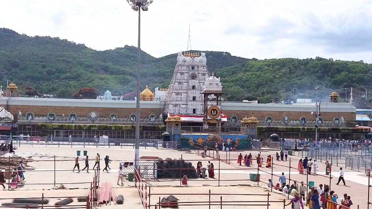Visiting Tirupati Temple? This Dedicated Lounge Lets You Freshen Up Before Darshan