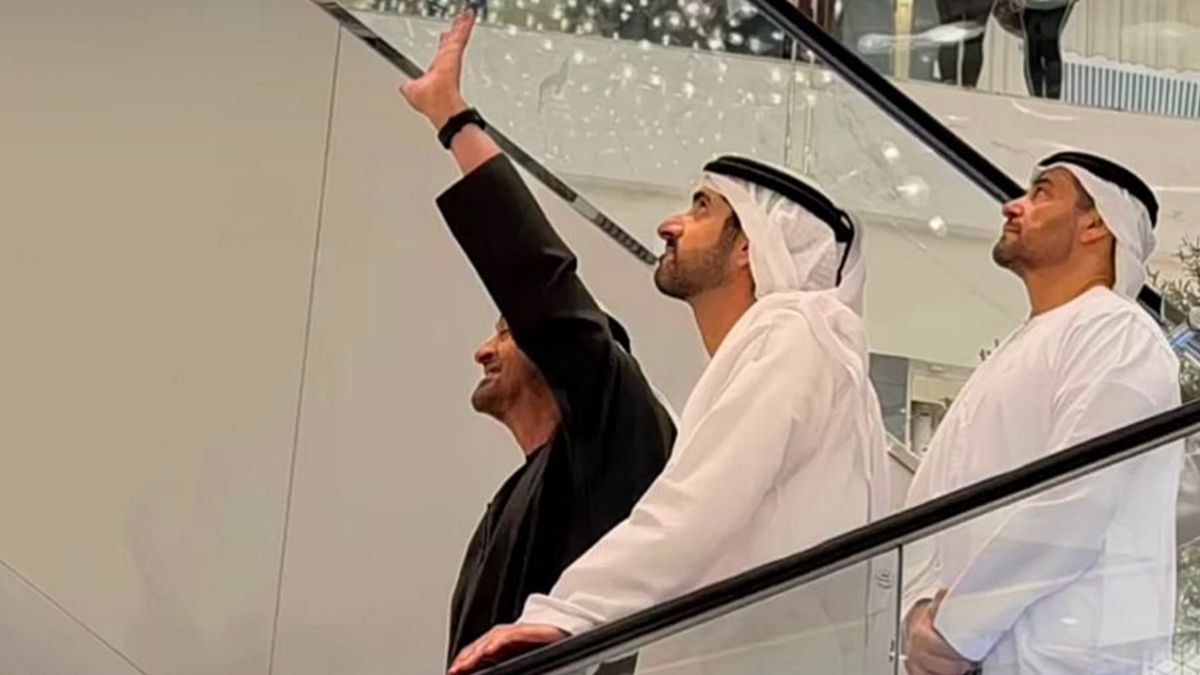 Sheikh Hamdan & Sheikh Mohamed Bin Zayed Seen Taking A Stroll At The Dubai Mall, Boosting Morale