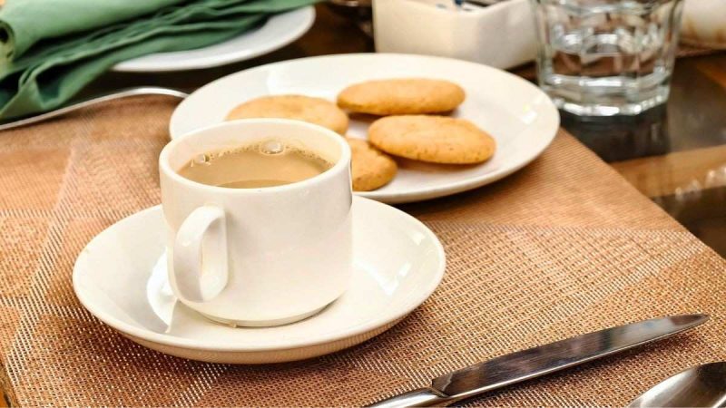 Starting Your Day With Chai & Biscuits? Mumbai Surgeon Calls This A Bad Idea: Here’s Why!