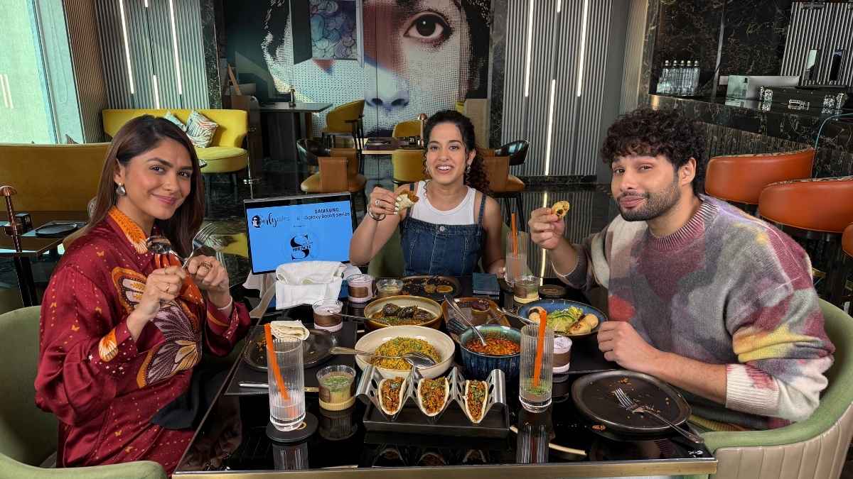 Mrunal Thakur Is in Awe of Amitabh Bachchan’s Fans, His Sunday Ritual & Love He Gets