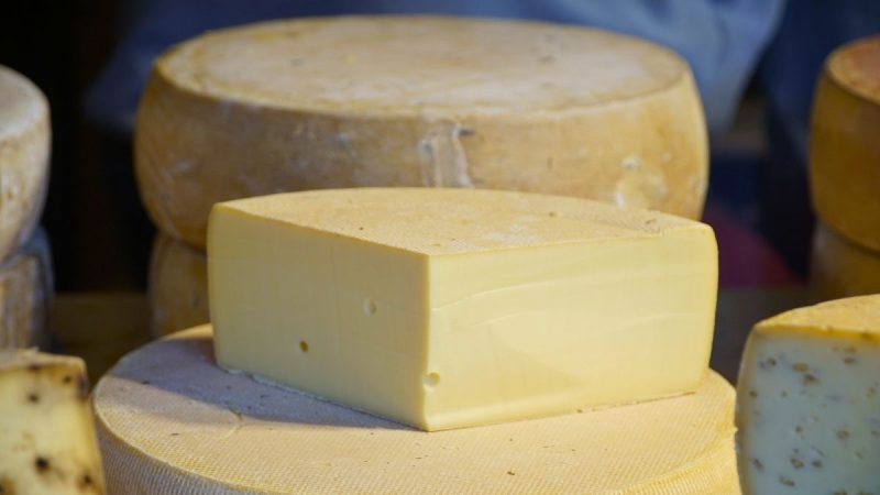 What Are Cheese Analogues & Why Is Maharashtra FDA Cracking Down On Their Use?