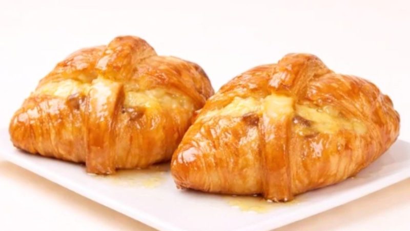 What Is Cromun, The Viral Desi Gulab Jamun & French Croissant Dish? Where To Get Cromun?
