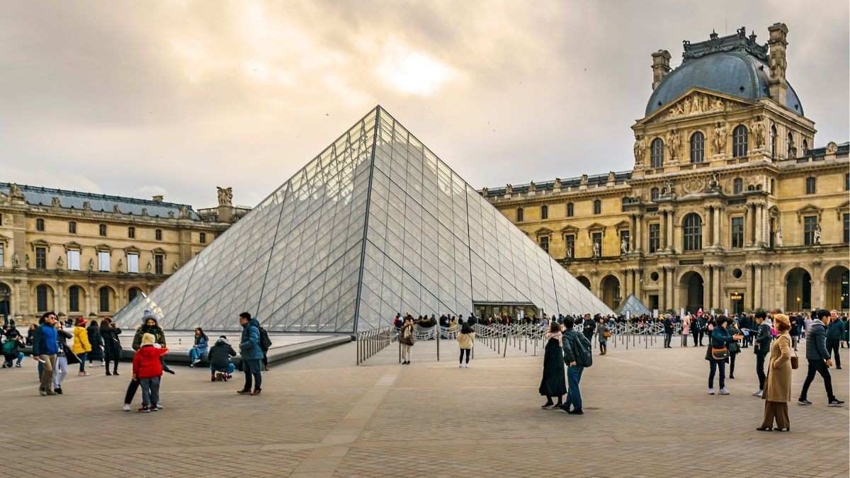 Do You Know You Can Visit Louvre Museum In Paris For Free Once A Month? Here’s How