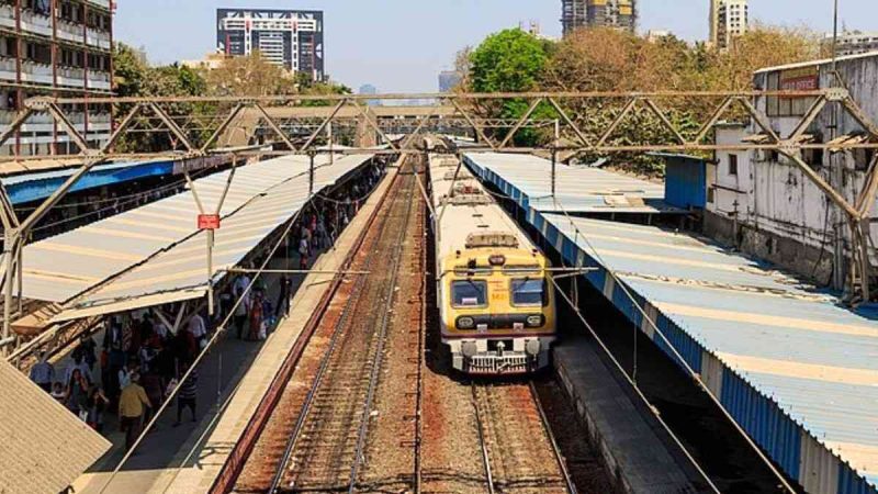 Mumbai Local Trains To Soon Have 100 Hawkers Selling Goods; Here’s Why Commuters Aren’t Happy