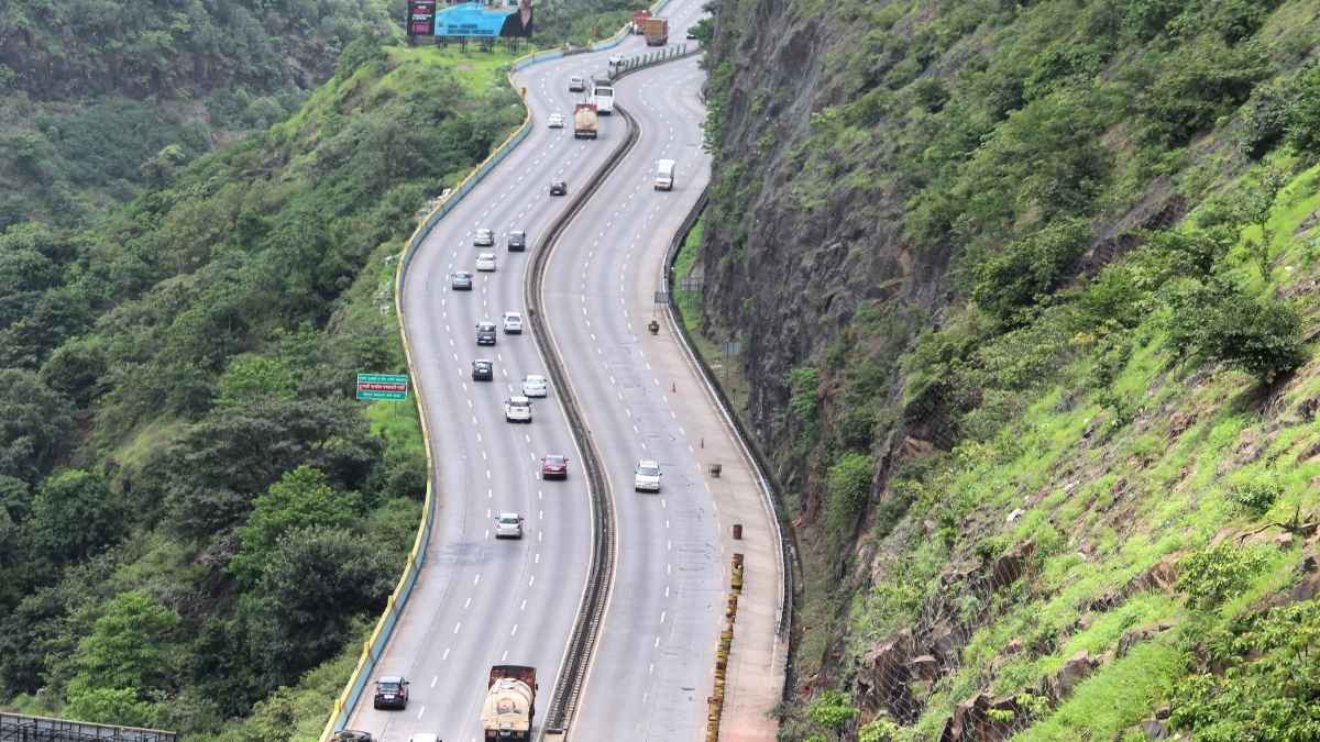 Mumbai-Pune Expressway To Face Temporary Traffic Blocks On April 23 & 24; Check Timings