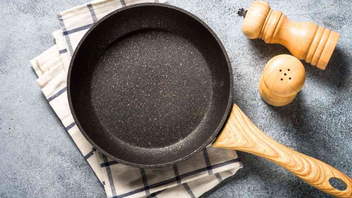 Small Scratch On Non-Stick Pan Linked To Cancer & Infertility; Doctor Suggests 2 Safe Options