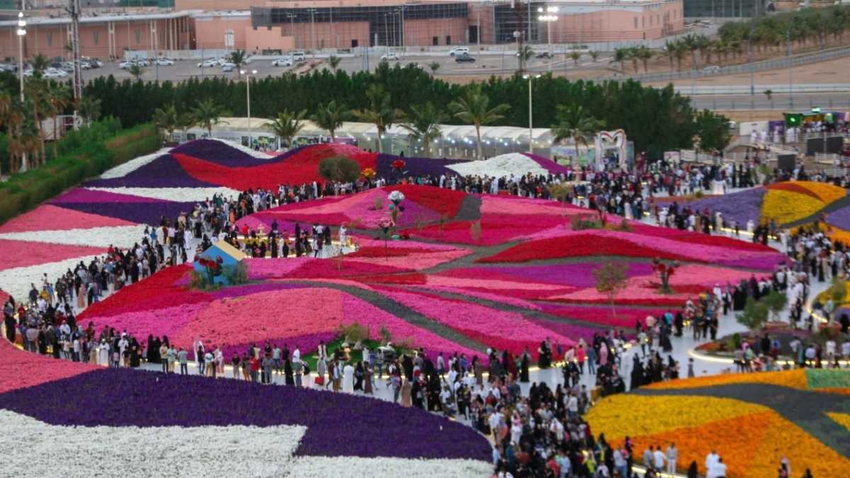 Saudi Arabia’s Yanbu Flower Festival 2026 Returns With 100 Activities & Night Shows
